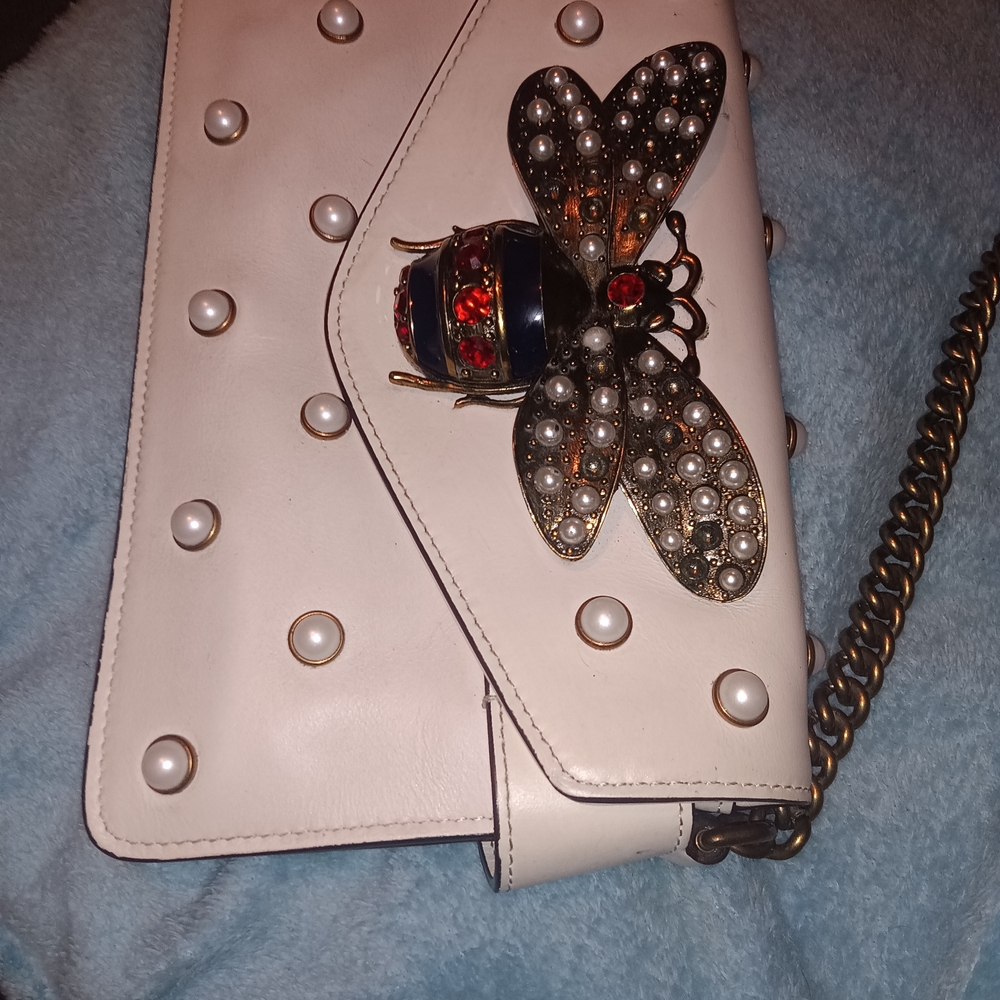 Gucci Cream Clutch with Embellished Bee - Picture 3 of 5